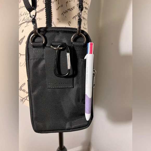 SBS, adjustable, Crossbody, 3 zip compartment, one pouch, belt loop and back 5x8 - Picture 7 of 10